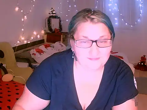 Snapshot of mayamayx chatting on 12.17.25 mayamayx online show from 12.17.25