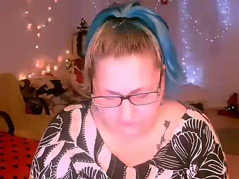 Snapshot of mayamayx chatting on 12.20.25 mayamayx online show from 12.20.25
