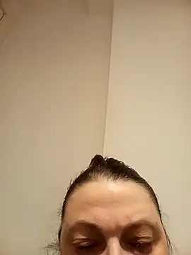 HotHornyEmmaX online show from 12.15.25