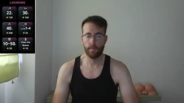 Snapshot of machohiberiko chatting on 11.15.25 machohiberiko online show from 11.15.25