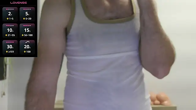 Snapshot of machohiberiko chatting on 11.18.25 machohiberiko online show from 11.18.25