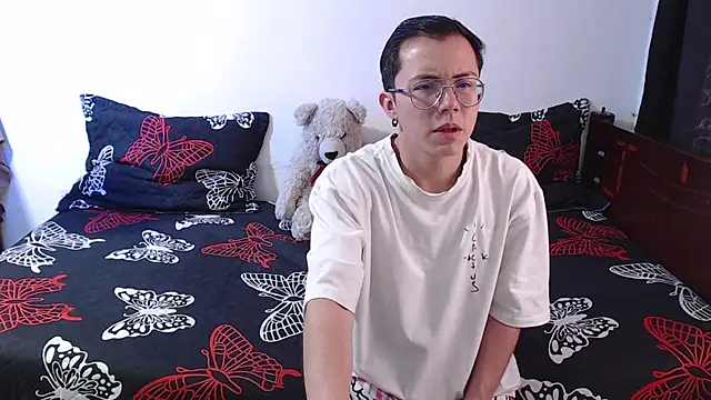 Snapshot of Tina_4_Charlie chatting on 10.28.25 Tina 4 Charlie online show from 10.28.25