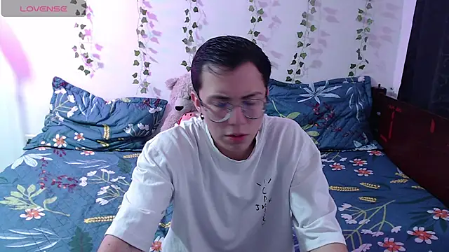 Snapshot of Tina_4_Charlie chatting on 11.09.25 Tina 4 Charlie online show from 11.09.25