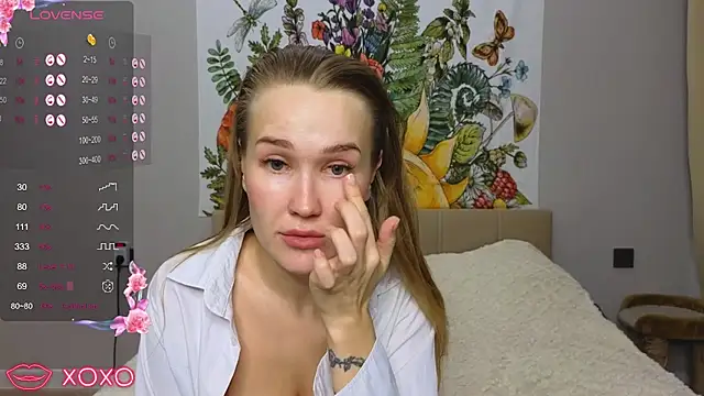 Snapshot of DianaShermy chatting on 10.27.25 DianaShermy online show from 10.27.25