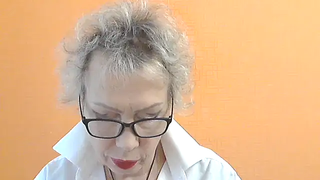 NessyJenixs online show from 10.11.25