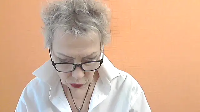 Snapshot of NessyJenixs chatting on 11.18.25 NessyJenixs online show from 11.18.25