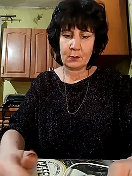 Snapshot of Laura_Kiss chatting on 03.08.25 Laura Kiss online show from 03.08.25