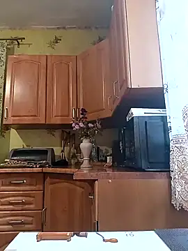 Snapshot of Laura_Kiss chatting on 11.18.25 Laura Kiss online show from 11.18.25