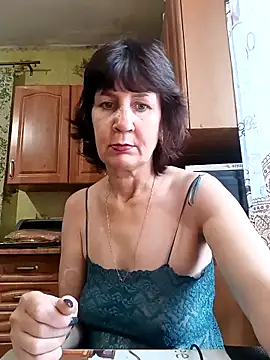 Snapshot of Laura_Kiss chatting on 11.20.25 Laura Kiss online show from 11.20.25