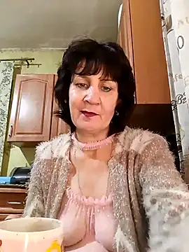 Snapshot of Laura_Kiss chatting on 12.05.25 Laura Kiss online show from 12.05.25