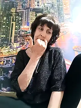 Snapshot of Laura_Kiss chatting on 04.15.26 Laura Kiss online show from 04.15.26