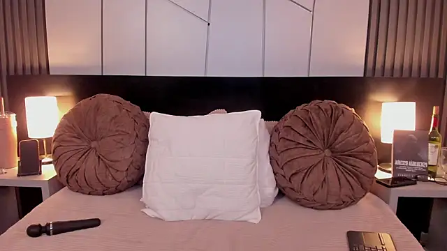 fiorella paris online show from 12.02.25