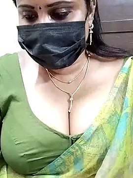 Snapshot of Queenflowerr chatting on 02.03.25 Queenflowerr online show from 02.03.25