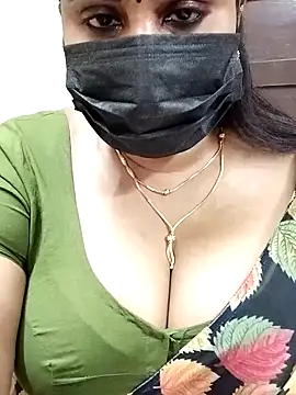 Snapshot of Queenflowerr chatting on 02.04.25 Queenflowerr online show from 02.04.25