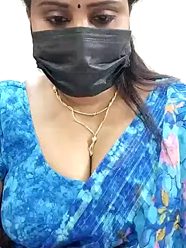 Snapshot of Queenflowerr chatting on 02.04.25 Queenflowerr online show from 02.04.25