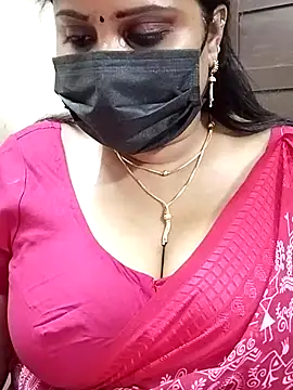 Snapshot of Queenflowerr chatting on 02.14.25 Queenflowerr online show from 02.14.25