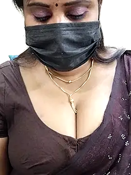 Snapshot of Queenflowerr chatting on 02.15.25 Queenflowerr online show from 02.15.25