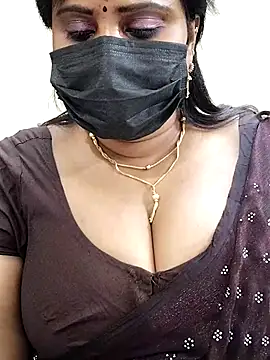 Snapshot of Queenflowerr chatting on 02.15.25 Queenflowerr online show from 02.15.25