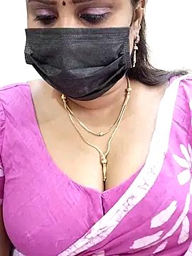 Snapshot of Queenflowerr chatting on 02.20.25 Queenflowerr online show from 02.20.25