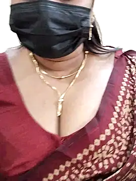 Snapshot of Queenflowerr chatting on 02.25.25 Queenflowerr online show from 02.25.25