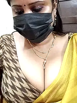 Snapshot of Queenflowerr chatting on 03.04.25 Queenflowerr online show from 03.04.25