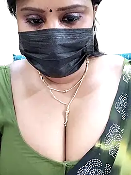 Snapshot of Queenflowerr chatting on 03.09.25 Queenflowerr online show from 03.09.25