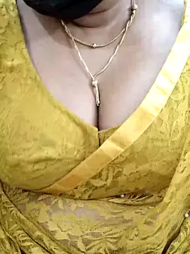 Snapshot of Queenflowerr chatting on 03.12.25 Queenflowerr online show from 03.12.25