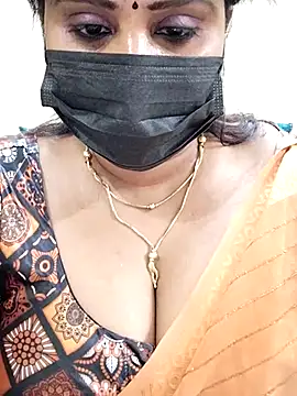 Snapshot of Queenflowerr chatting on 03.12.25 Queenflowerr online show from 03.12.25