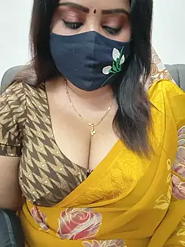 Snapshot of Queenflowerr chatting on 07.19.26 Queenflowerr online show from 07.19.26