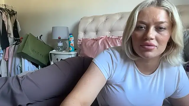 Snapshot of blissdimicco chatting on 03.02.26 blissdimicco online show from 03.02.26