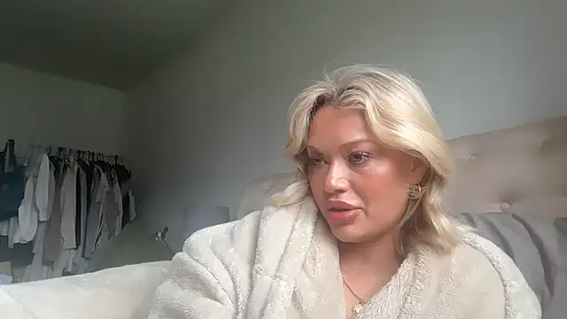 Snapshot of blissdimicco chatting on 03.15.26 blissdimicco online show from 03.15.26