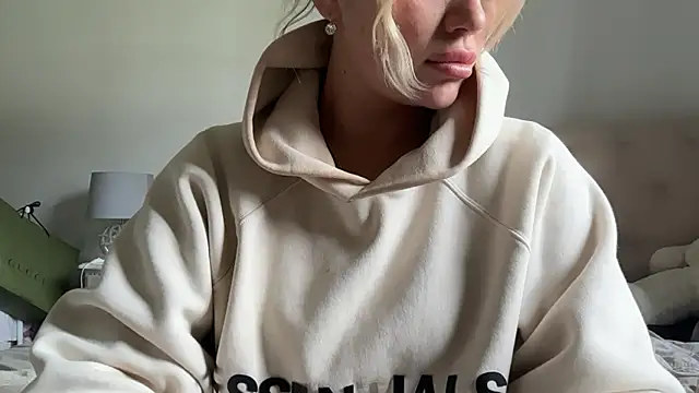 Snapshot of blissdimicco chatting on 03.25.26 blissdimicco online show from 03.25.26