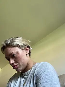 Snapshot of blissdimicco chatting on 03.26.26 blissdimicco online show from 03.26.26