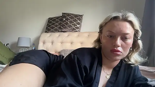 Snapshot of blissdimicco chatting on 03.28.26 blissdimicco online show from 03.28.26