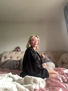 Snapshot of blissdimicco chatting on 03.29.26 blissdimicco online show from 03.29.26