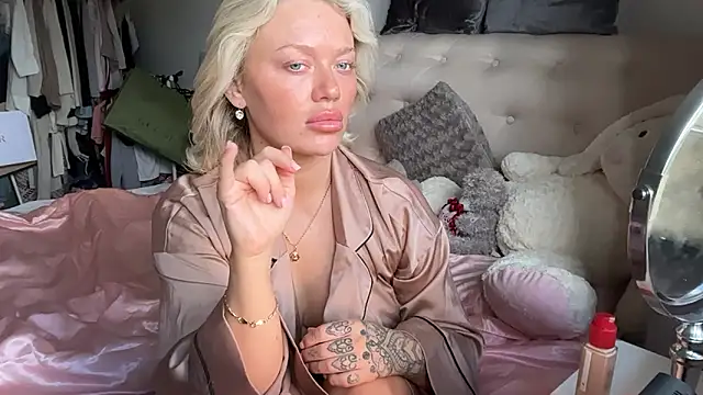 Snapshot of blissdimicco chatting on 04.05.26 blissdimicco online show from 04.05.26