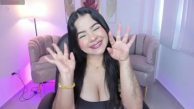 Layla Breezee online show from 11.23.25