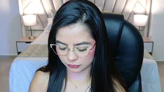 Snapshot of Layla_Breezee chatting on 07.12.26 Layla Breezee online show from 07.12.26