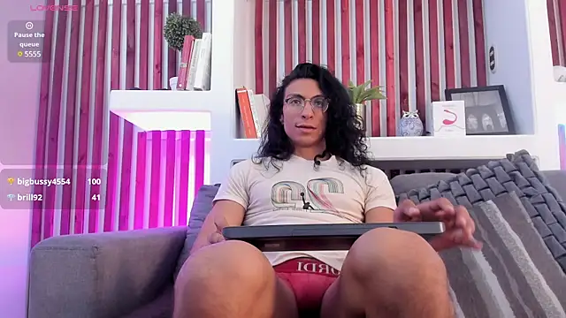 Snapshot of ApoloCruz chatting on 01.25.25 ApoloCruz online show from 01.25.25