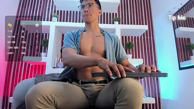 Snapshot of ApoloCruz chatting on 09.15.25 ApoloCruz online show from 09.15.25