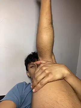 Snapshot of ApoloCruz chatting on 09.21.25 ApoloCruz online show from 09.21.25