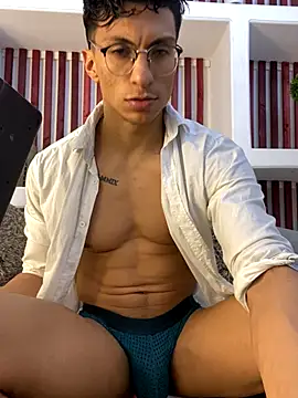 Snapshot of ApoloCruz chatting on 10.19.25 ApoloCruz online show from 10.19.25