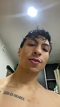 Snapshot of ApoloCruz chatting on 11.04.25 ApoloCruz online show from 11.04.25