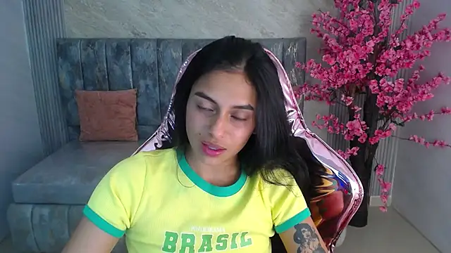 Snapshot of lilith_petit_sub chatting on 01.25.25 lilith petit sub online show from 01.25.25