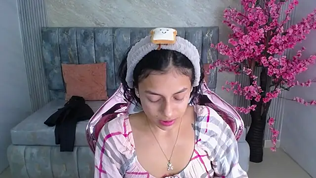Snapshot of lilith_petit_sub chatting on 01.28.25 lilith petit sub online show from 01.28.25