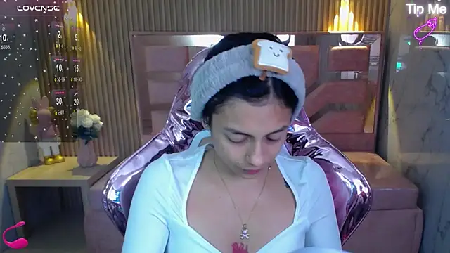 Snapshot of lilith_petit_sub chatting on 02.11.25 lilith petit sub online show from 02.11.25