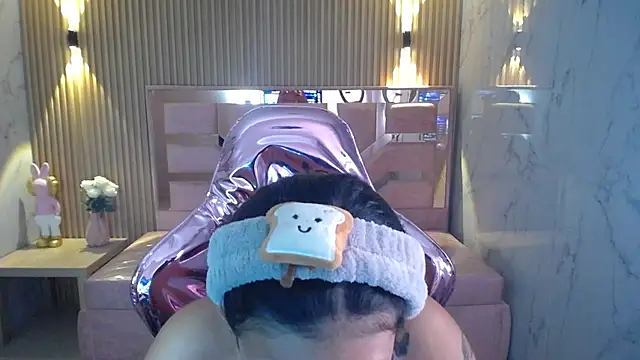 Snapshot of lilith_petit_sub chatting on 02.15.25 lilith petit sub online show from 02.15.25