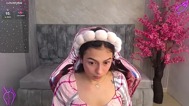 Snapshot of lilith_petit_sub chatting on 09.09.25 lilith petit sub online show from 09.09.25