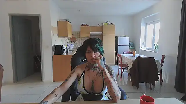 Snapshot of serena__vedette chatting on 02.01.25 serena vedette online show from 02.01.25