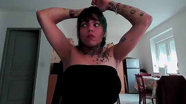 Snapshot of serena__vedette chatting on 02.25.25 serena vedette online show from 02.25.25